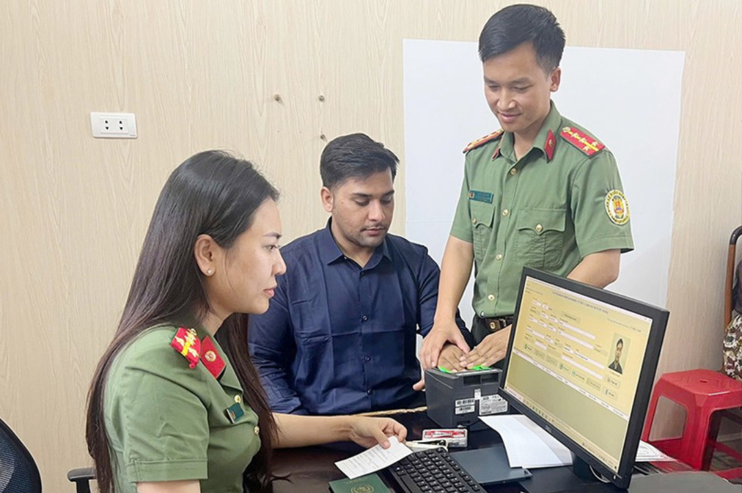Hà Tĩnh: Định danh điện tử mức 2 cho người nước ngoài trên địa bàn