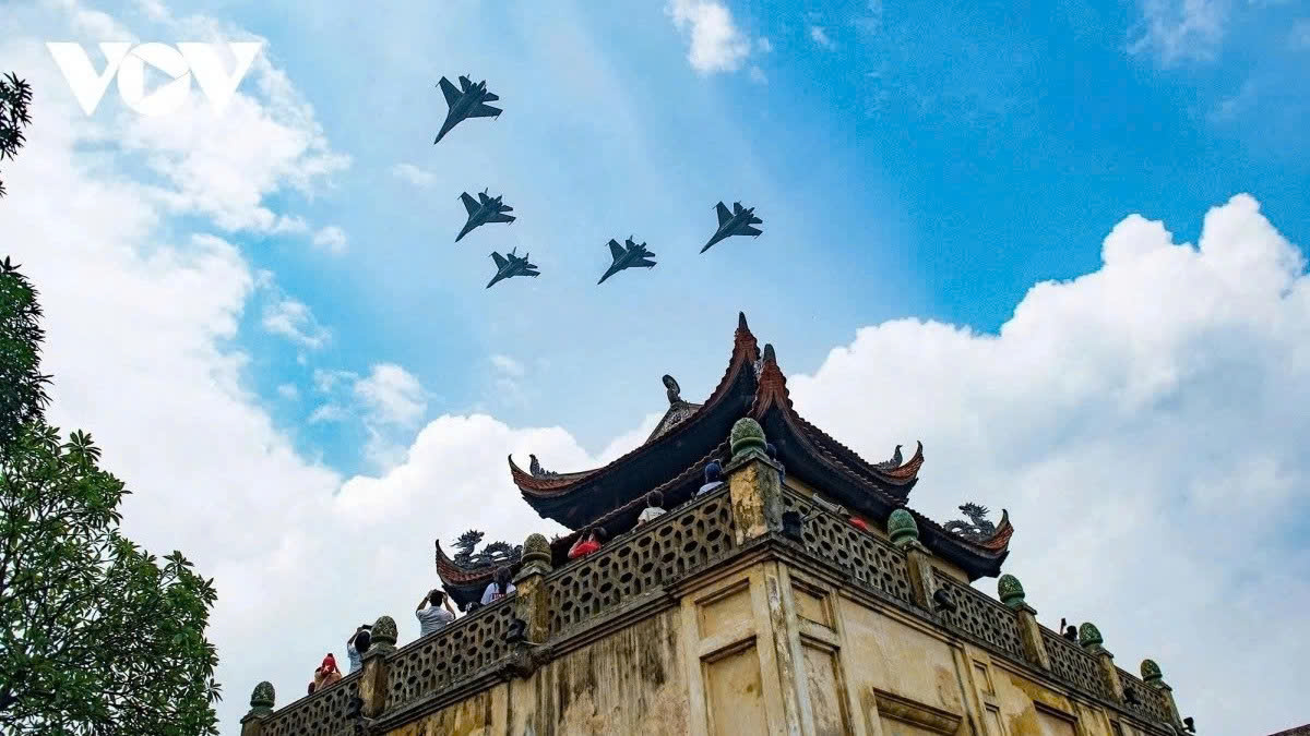 Xử lý nghiêm việc thả bóng bay, đèn trời... ảnh hưởng đến hoạt động bay dịp 2/9