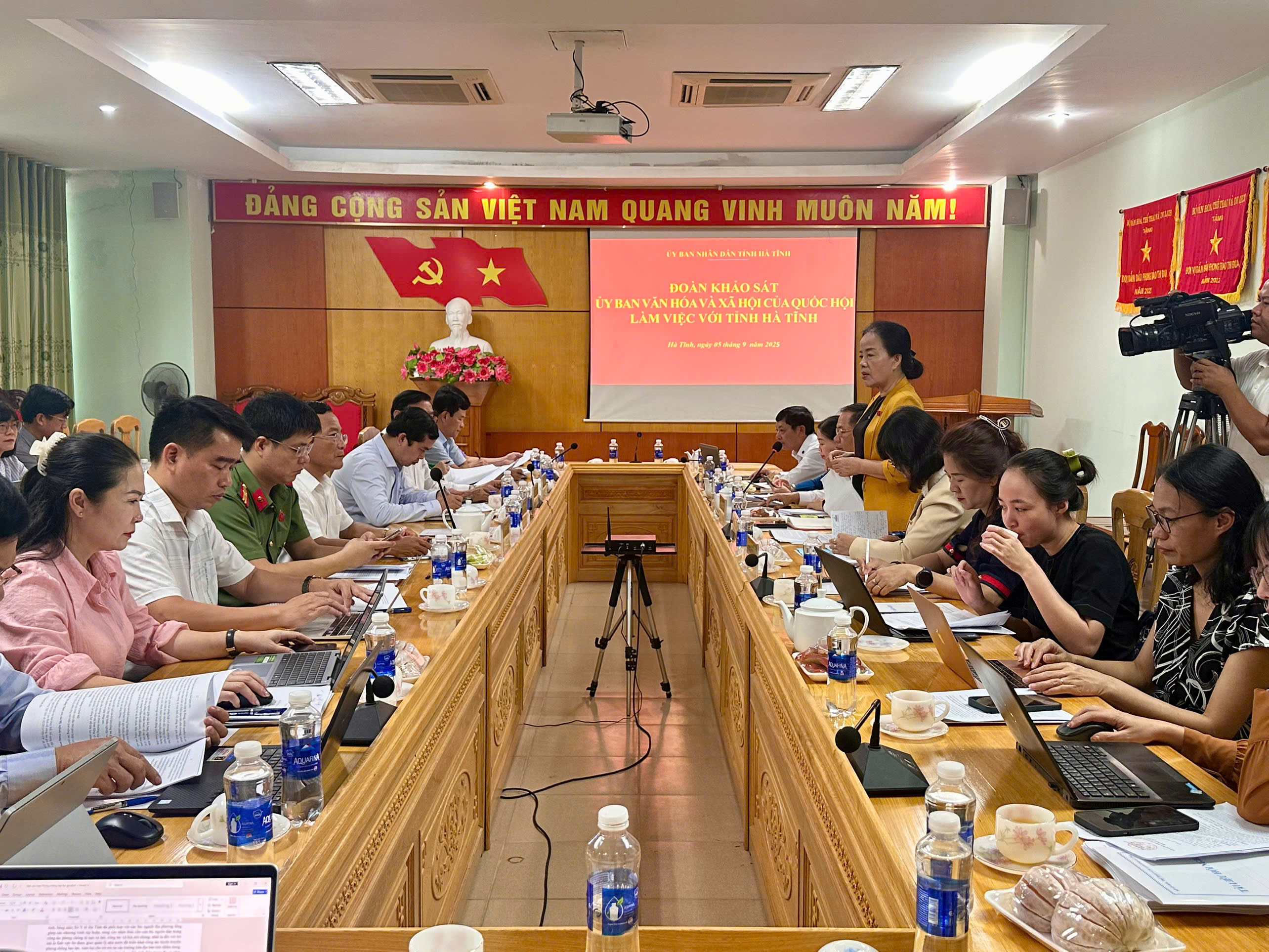 Phó Chủ tịch UBND tỉnh Dương Tất Thắng tiếp và làm việc với Đoàn khảo sát của Ủy ban Văn hóa và Xã hội Quốc hội khóa XV