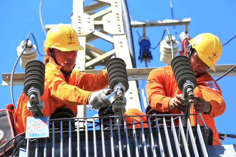 Giá điện: Cần chia sẻ và công bằng