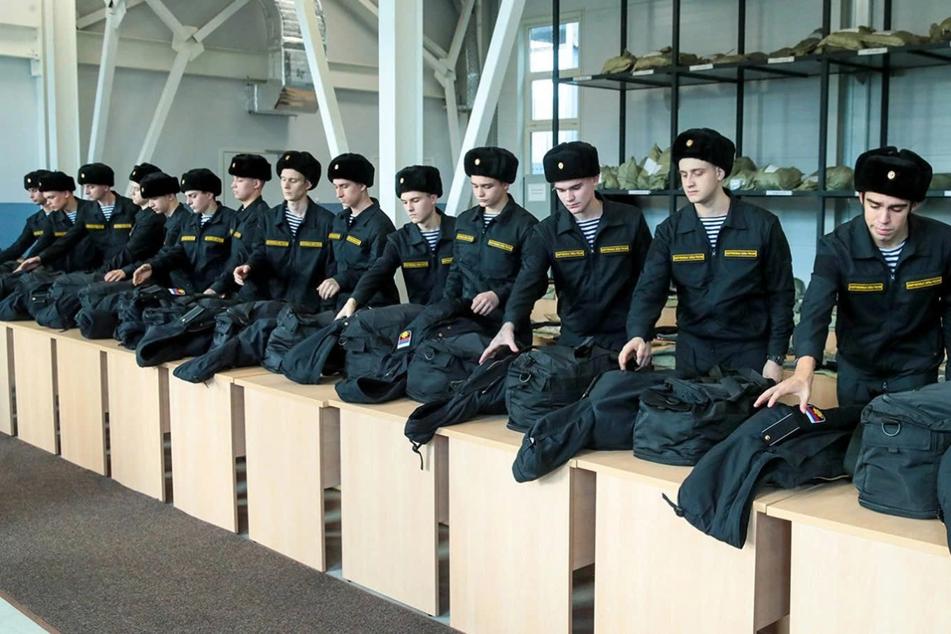 Tổng thống Nga Vladimir Putin ký sắc lệnh gọi 135.000 công dân nhập ngũ