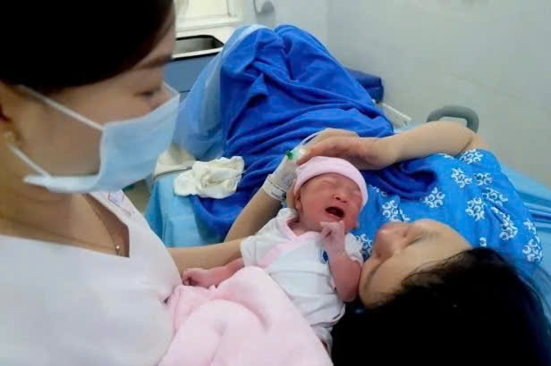 Phụ nữ độc thân chính thức được làm IVF để sinh con từ 1/10