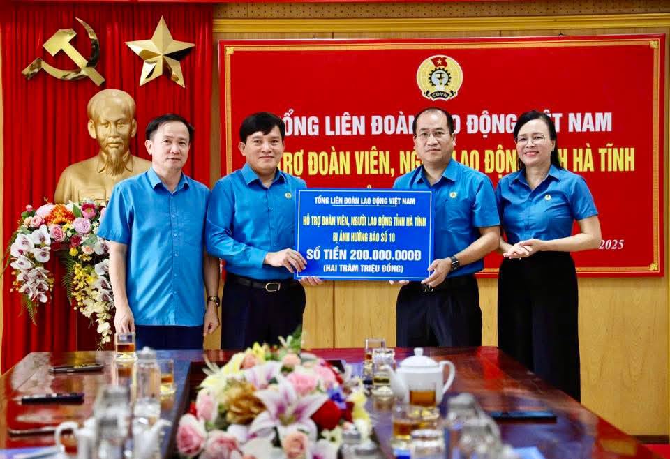 Tổng Liên đoàn Lao động Việt Nam hỗ trợ đoàn viên, người lao động Hà Tĩnh bị ảnh hưởng bão số 10