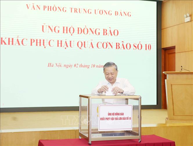 Văn phòng Trung ương Đảng ủng hộ đồng bào khắc phục hậu quả bão số 10