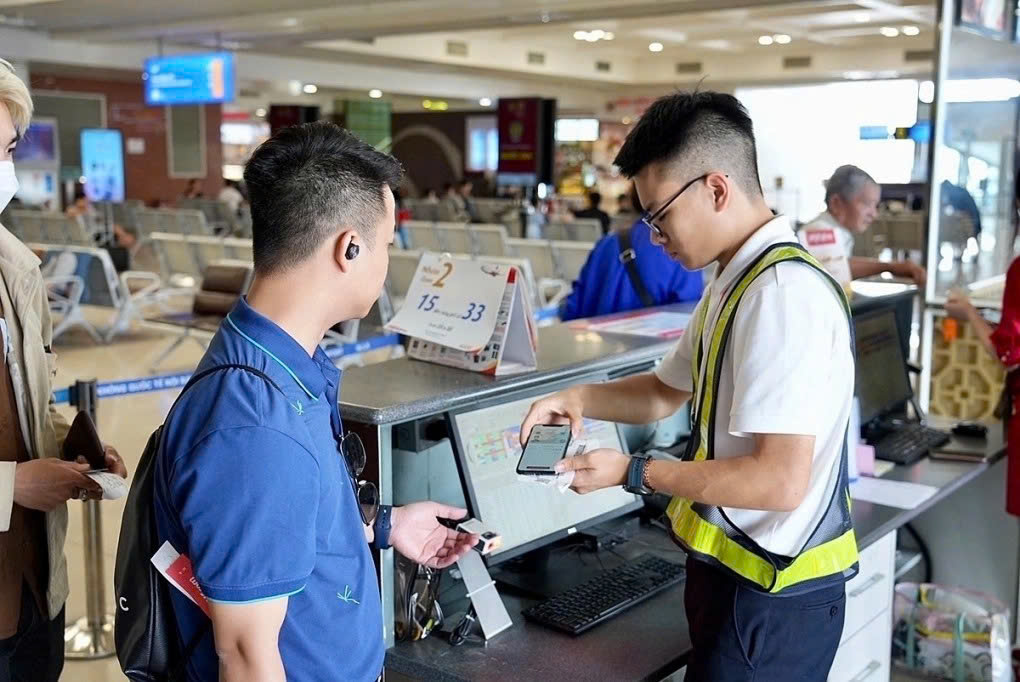 Người dân không phải mang giấy tờ đã tích hợp trên VNeID
