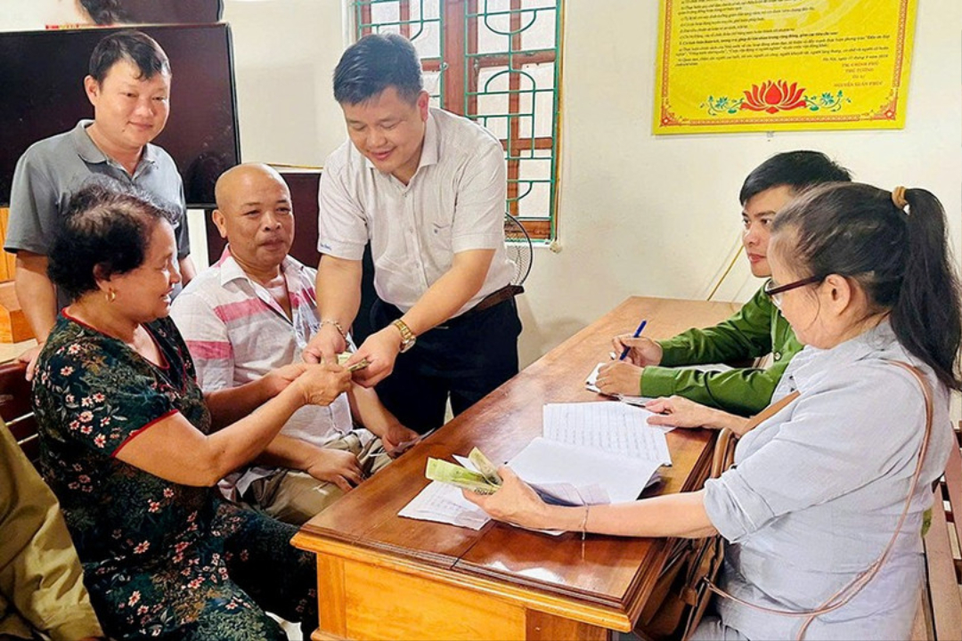 Hà Tĩnh chi trả tiền quà Quốc khánh cho người dân