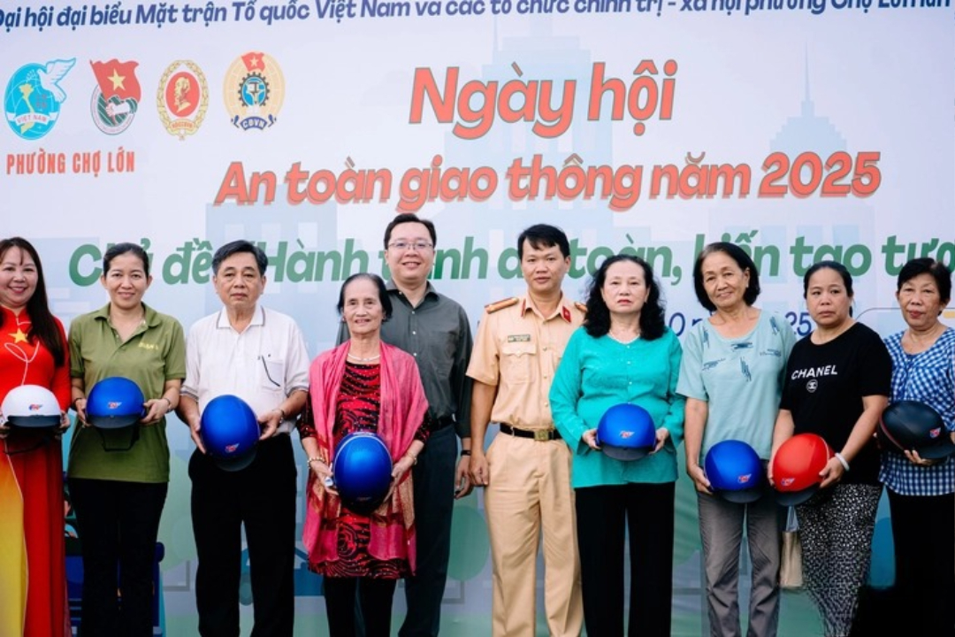 Đổi giấy phép lái xe sang thẻ PET, tích hợp VNeID tránh nguy cơ bị lừa đảo