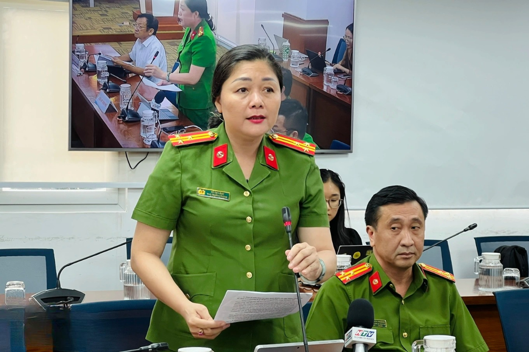 Công an TP.HCM khuyến khích người dân thường xuyên đăng nhập ứng dụng VNeID