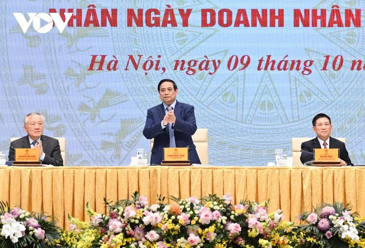 Thủ tướng kêu gọi “doanh nhân phải dậy sóng vươn lên cùng đất nước, dân tộc”
