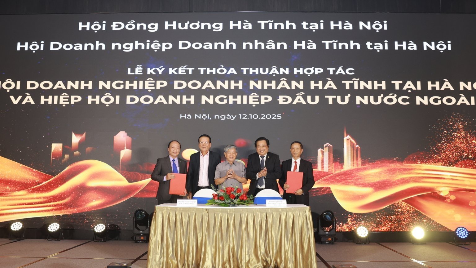 VAFIE ký thỏa thuận với Hội Doanh nhân Hà Tĩnh tại Hà Nội, thúc đẩy đầu tư xanh và bền vững