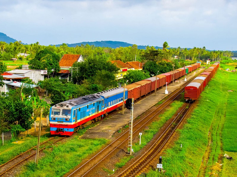 Đường sắt Việt Nam hỗ trợ vận chuyển miễn phí hàng cứu trợ đến vùng bị ảnh hưởng bởi bão số 11
