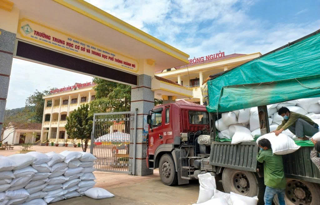 Hơn 456 tấn gạo dự trữ quốc gia được xuất cấp hỗ trợ học sinh vùng khó khăn 3 tỉnh