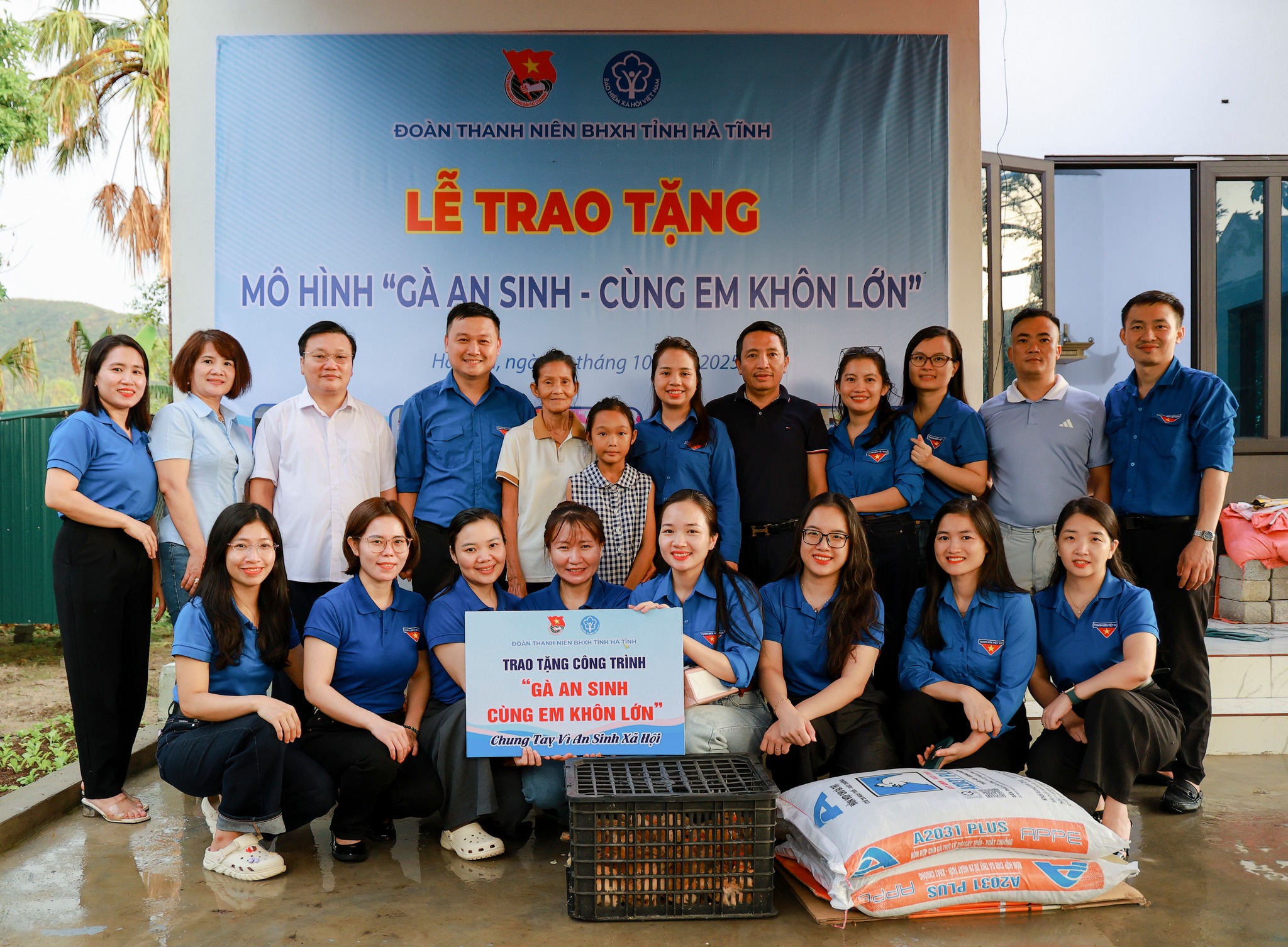 BHXH Hà Tĩnh lan tỏa yêu thương qua mô hình “Gà an sinh - Cùng em khôn lớn”