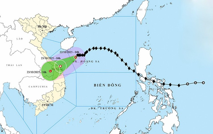 Bão số 12 di chuyển vào bờ, gây mưa rất to từ Hà Tĩnh đến Quảng Ngãi