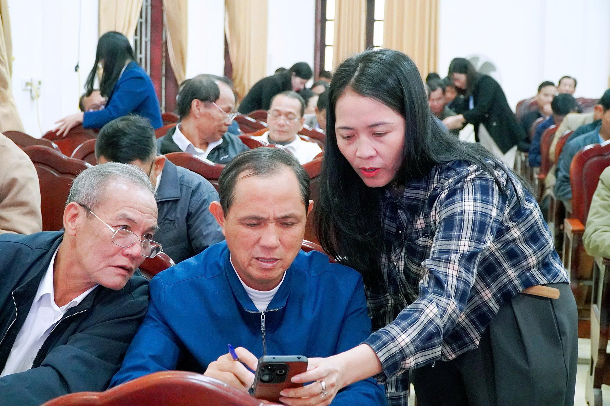 Phường Trần Phú ra mắt mô hình “Ngày thứ bảy bình dân học vụ số” – thúc đẩy nhận thức và kỹ năng chuyển đổi số trong cộng đồng