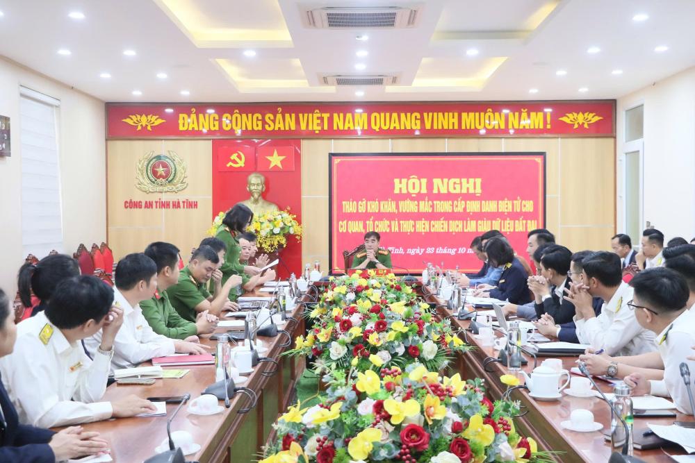 Tháo gỡ khó khăn, vướng mắc trong cấp định danh điện tử cho cơ quan, tổ chức