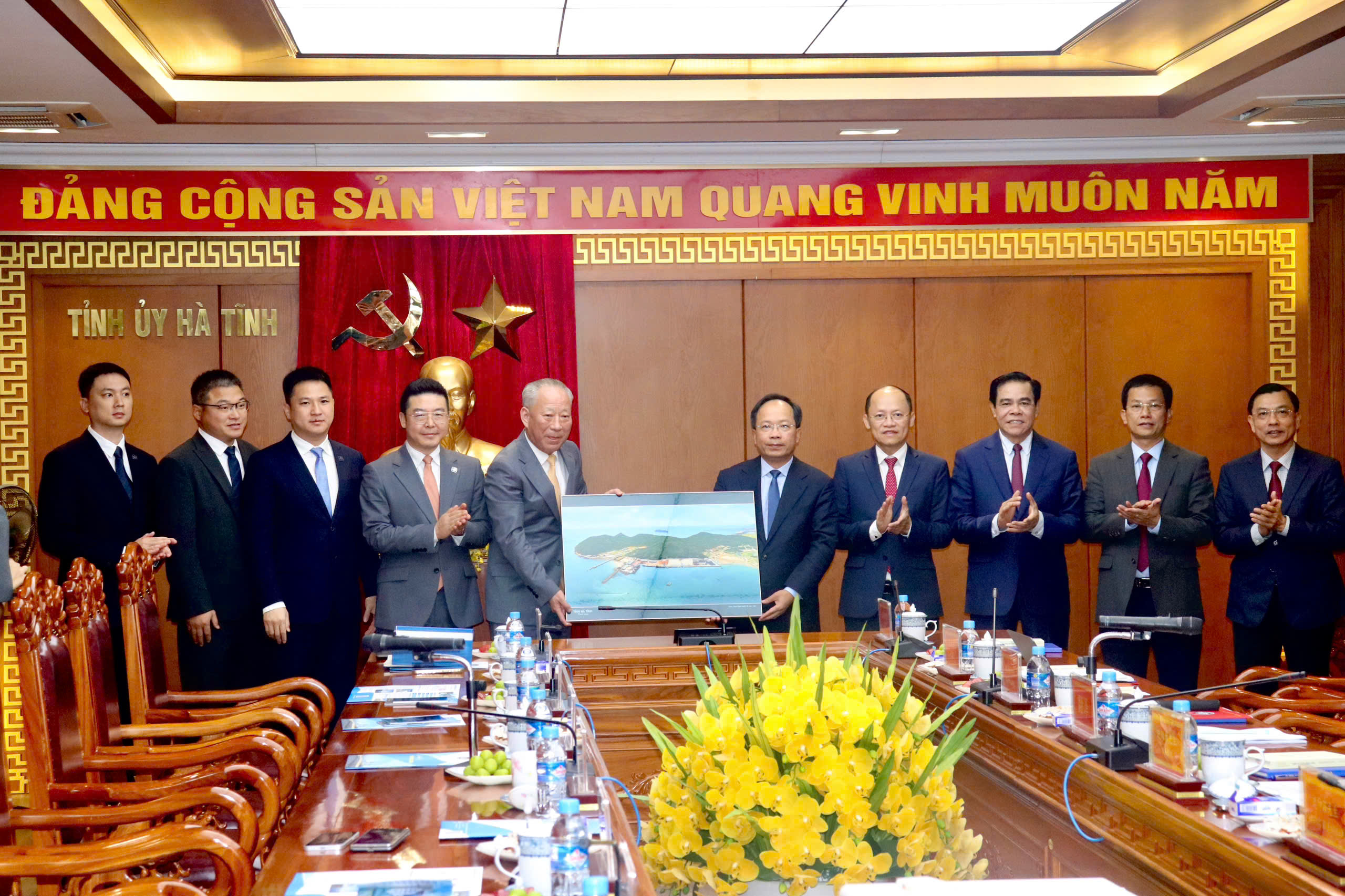 UBND tỉnh Hà Tĩnh làm việc với Tập đoàn Xây dựng Thái Bình Dương (Trung Quốc)