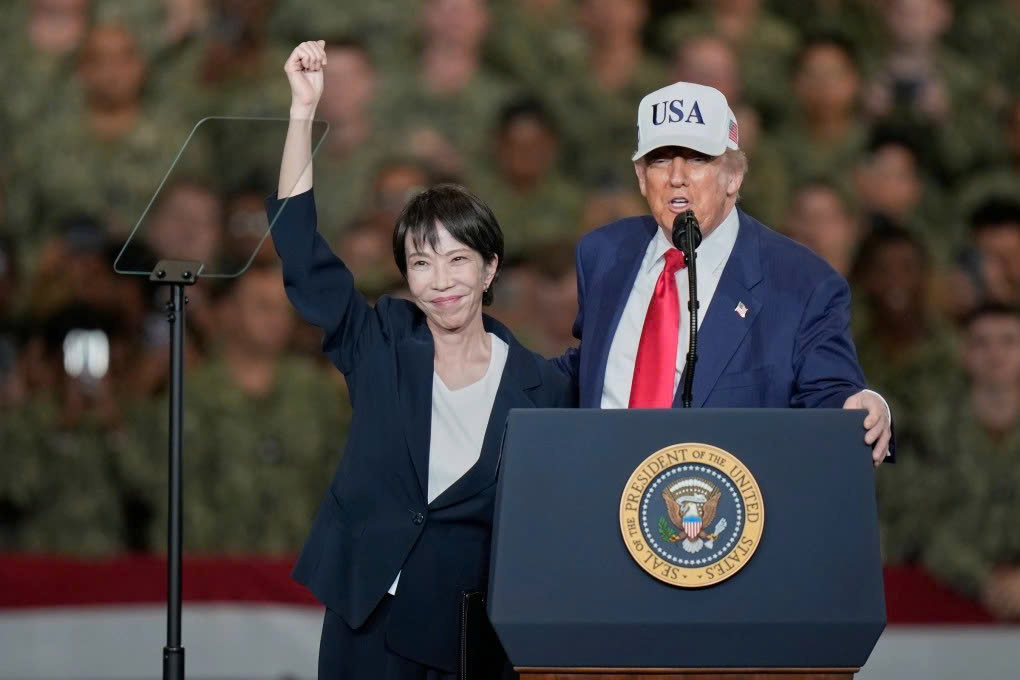 Cách Thủ tướng Nhật 'ghi điểm' trong lần đầu gặp ông Trump