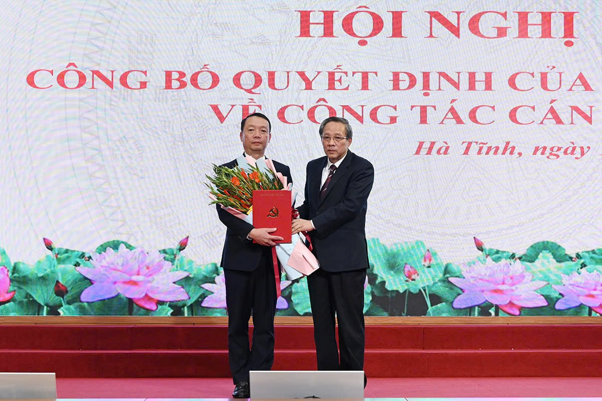 Điều động Chủ tịch UBND thành phố Huế giữ chức Phó Bí thư Tỉnh ủy Hà Tĩnh