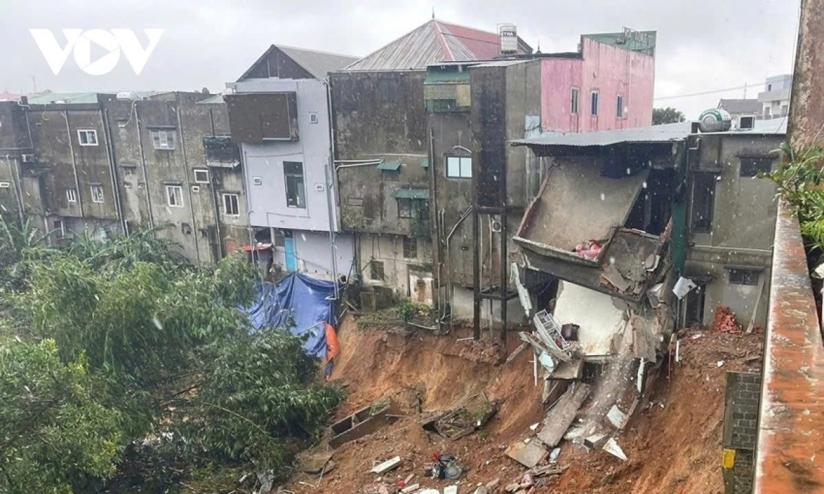 Thủ tướng yêu cầu khắc phục nhanh hậu quả mưa lũ, di dời dân đến nơi an toàn