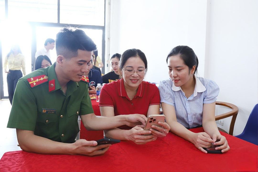Tiện lợi hơn với loạt tính năng dịch vụ công trực tuyến trên VNeID
