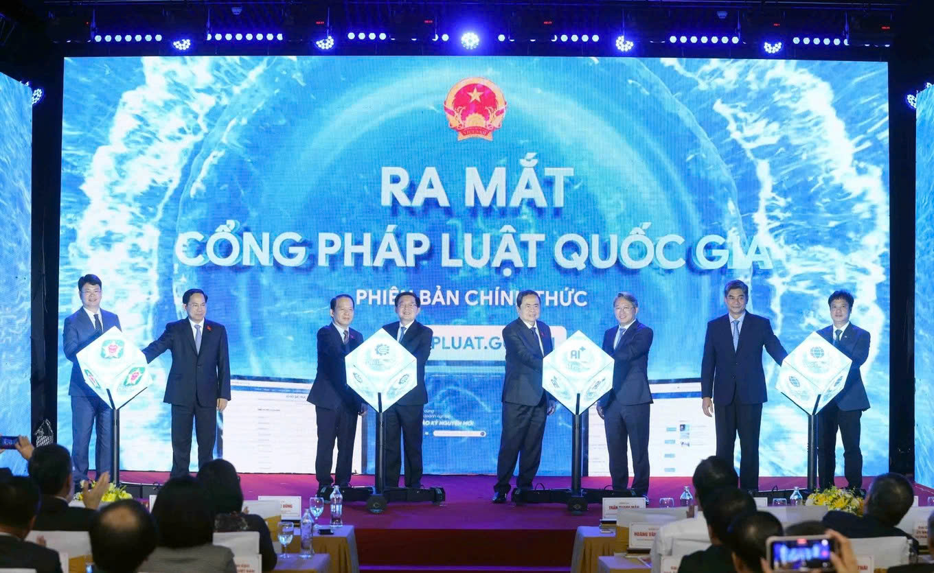 Ra mắt Cổng Pháp luật quốc gia tích hợp AI và định danh số VNeID