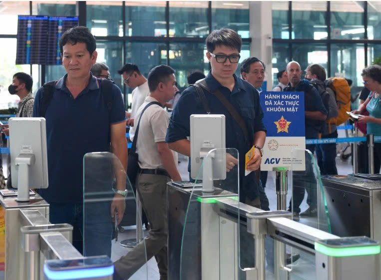 Vietnam Airlines yêu cầu khách không gửi hành lý làm thủ tục qua VNeID hoặc tại kiốt