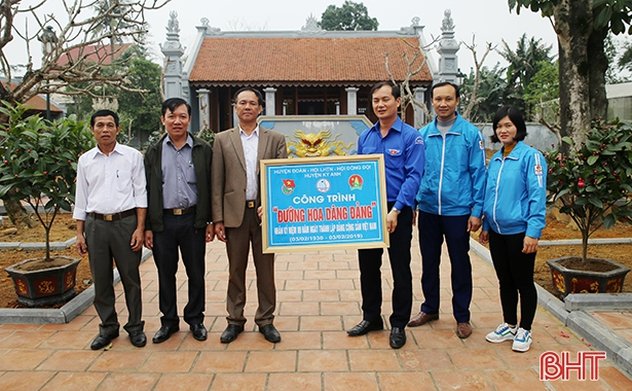 Tuổi trẻ Kỳ Anh cung tiến "Đường hoa dâng Đảng" 