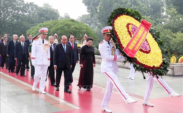 Lãnh đạo Đảng, Nhà nước dâng hương tưởng niệm các anh hùng liệt sĩ 