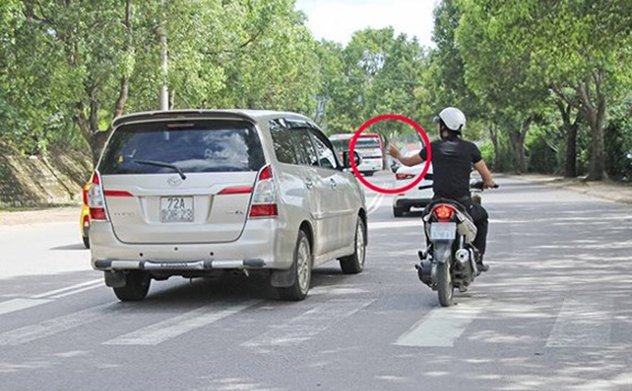 Cách chức lãnh đạo bố trí người thân làm kế toán, quản lý nhân sự ​ ​