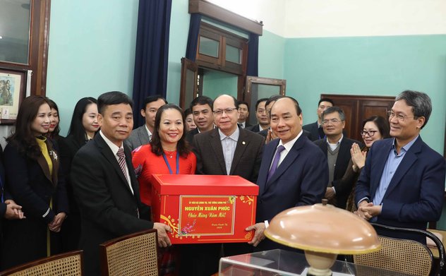 Thủ tướng dâng hương tưởng nhớ Bác Hồ