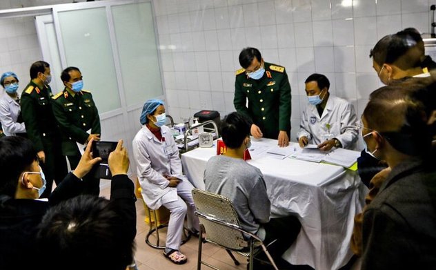 Mũi vắc xin phòng Covid-19 đầu tiên của Việt Nam bắt đầu được tiêm thử trên người