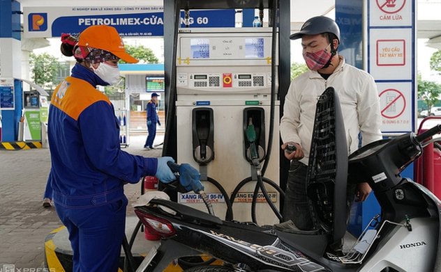 Giá xăng tăng lên mức cao nhất trong hơn 2 năm 