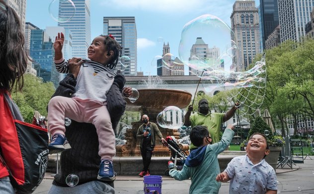 Vì sao trẻ em ít mắc COVID-19 hơn người lớn?