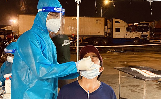 Bộ Y tế hướng dẫn xét nghiệm, cách ly phòng dịch COVID-19 với người đi lại giữa các vùng nguy cơ