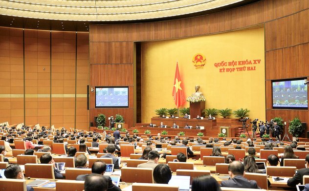 Ngày 10/11, Quốc hội tiến hành chất vấn và trả lời chất vấn