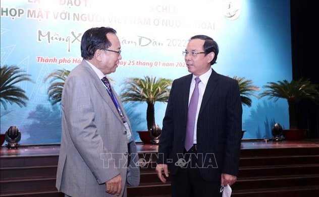 Lãnh đạo TP Hồ Chí Minh họp mặt, chúc Tết đại diện người Việt Nam ở nước ngoài