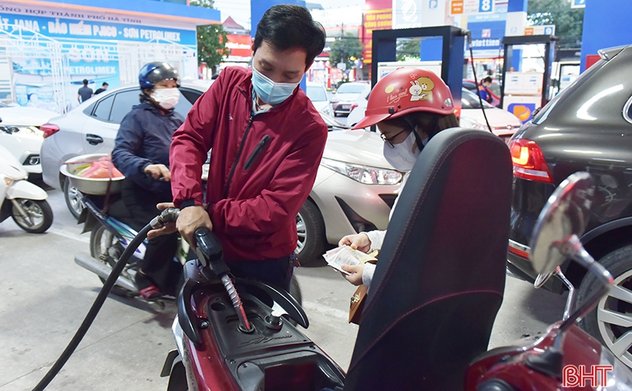 Bộ Tài chính “chốt” đề xuất giảm thuế bảo vệ môi trường 2.000 đồng/lít xăng 