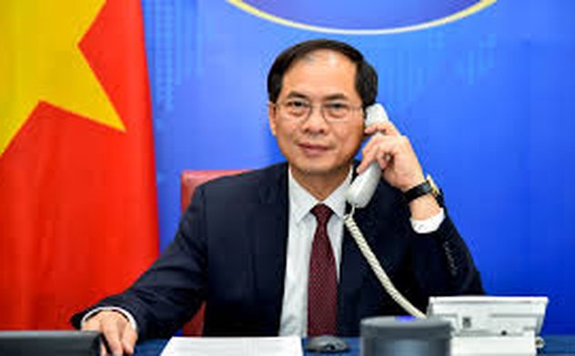 Việt Nam điện đàm với Bộ trưởng Ngoại giao Liên bang Nga và Ukraine