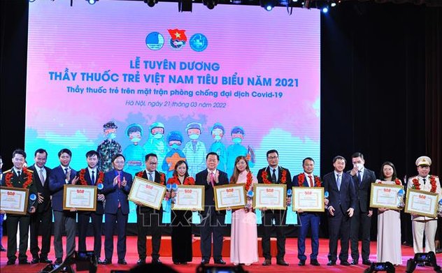 Vinh danh 10 thầy thuốc trẻ tiêu biểu trong phòng, chống dịch COVID-19