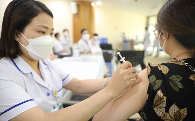 Triển khai nhanh liều tiêm nhắc lại để đối phó với biến thể BA.4, BA.5