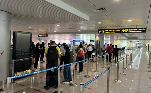 Đề nghị mở lại khai báo y tế với người nhập cảnh 