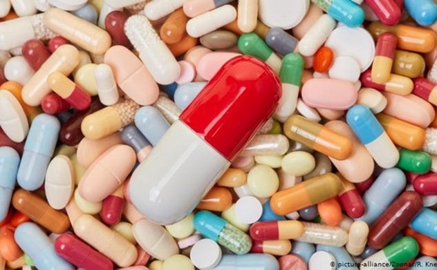 Công điện của Thủ tướng về bảo đảm thuốc, trang thiết bị y tế phục vụ khám chữa bệnh