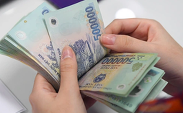 Nên tăng lương cơ sở ngay từ ngày 1/1 hay đợi tới 1/7/2023?