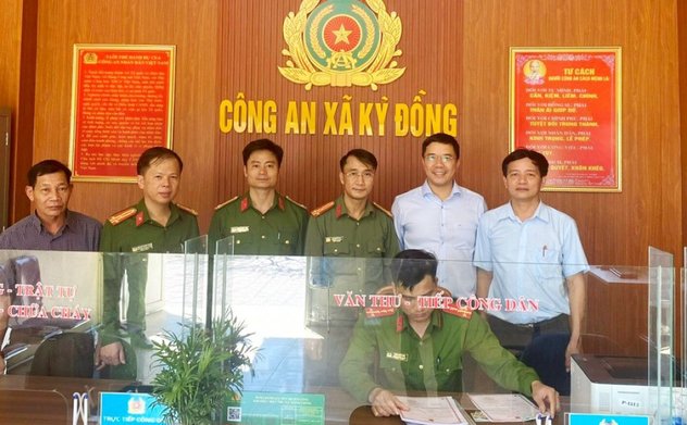 Giám đốc Công an tỉnh tham dự Ngày hội chuyển đổi số tại xã Kỳ Đồng, huyện Kỳ Anh 