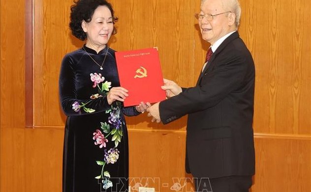 Tổng Bí thư Nguyễn Phú Trọng trao Quyết định phân công đồng chí Trương Thị Mai giữ chức Thường trực Ban Bí thư 