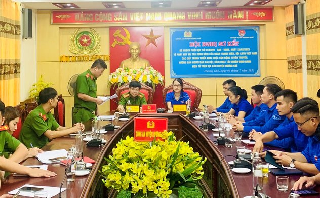 Đẩy mạnh chuyển đổi số cho người dân tại huyện Hương KHê