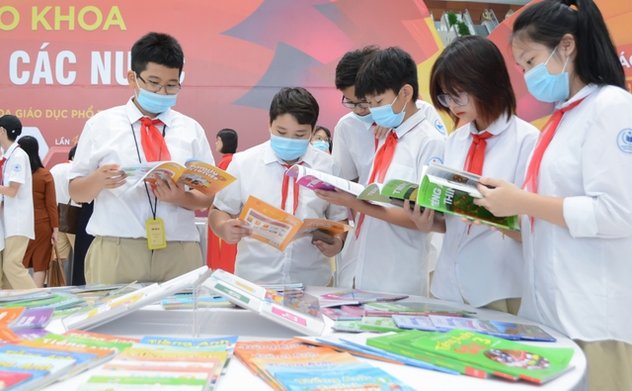 Thủ tướng yêu cầu bảo đảm sách giáo khoa và giáo viên kịp thời cho năm học 2023 - 2024