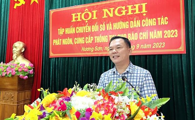 Hương Sơn đẩy mạnh công tác Chuyển đổi số, hướng dẫn nghiệp vụ phát ngôn và cung cấp thông tin báo chí năm 2023