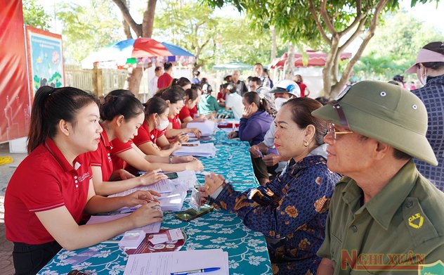 Người dân Xuân Hải tích cực tham gia Ngày hội Chuyển đổi số 